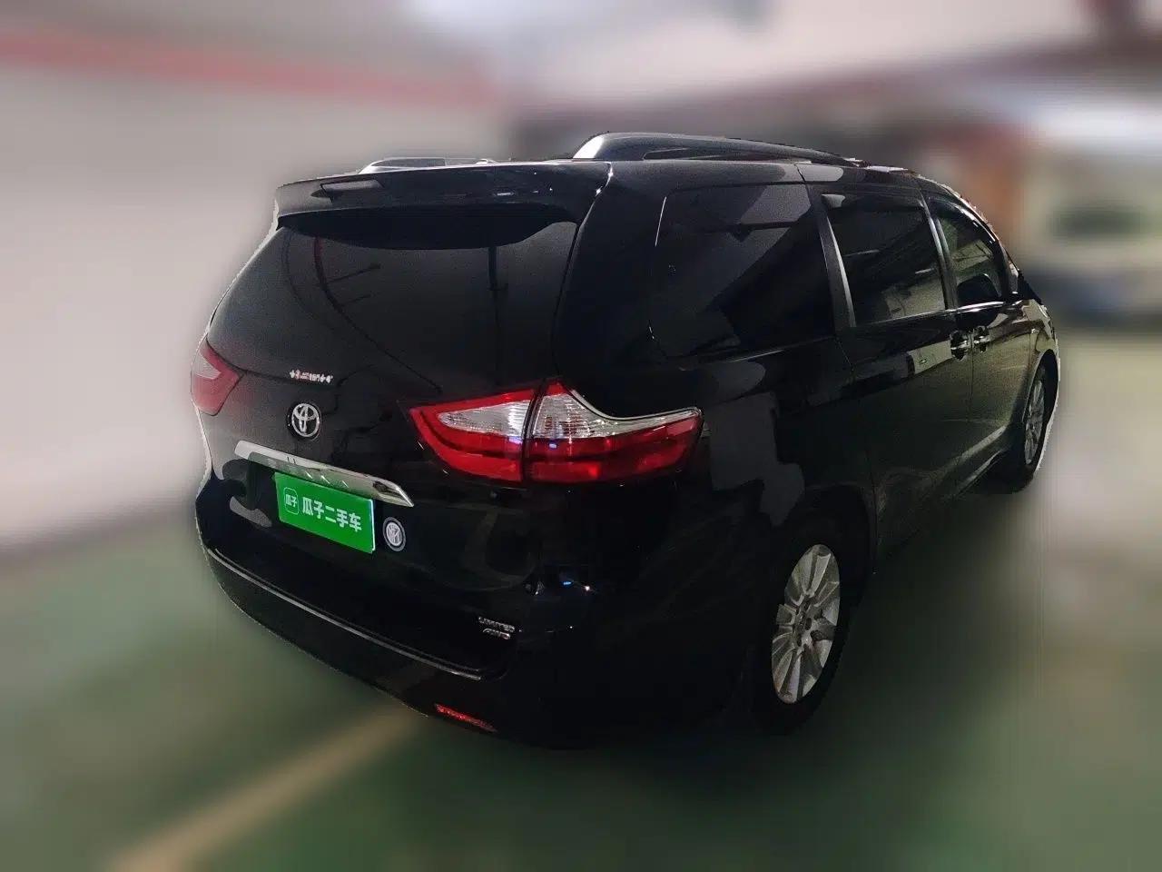 Toyota SIENNA 2017 3.5L Four-Wheel Drive Limited 7-Seater Canadian Version — миниатюра 6