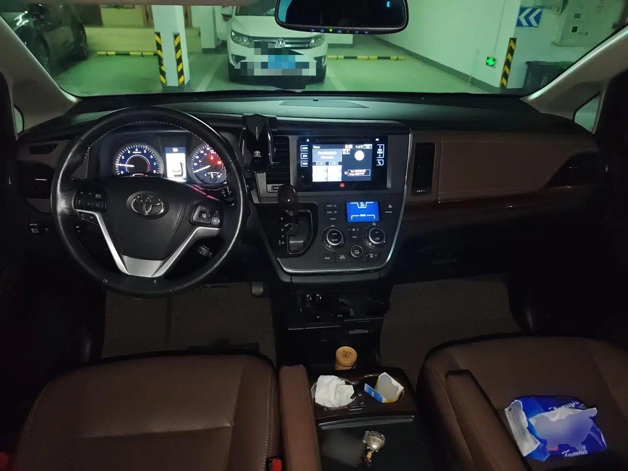 Toyota SIENNA 2017 3.5L Four-Wheel Drive Limited 7-Seater Canadian Version — миниатюра 10