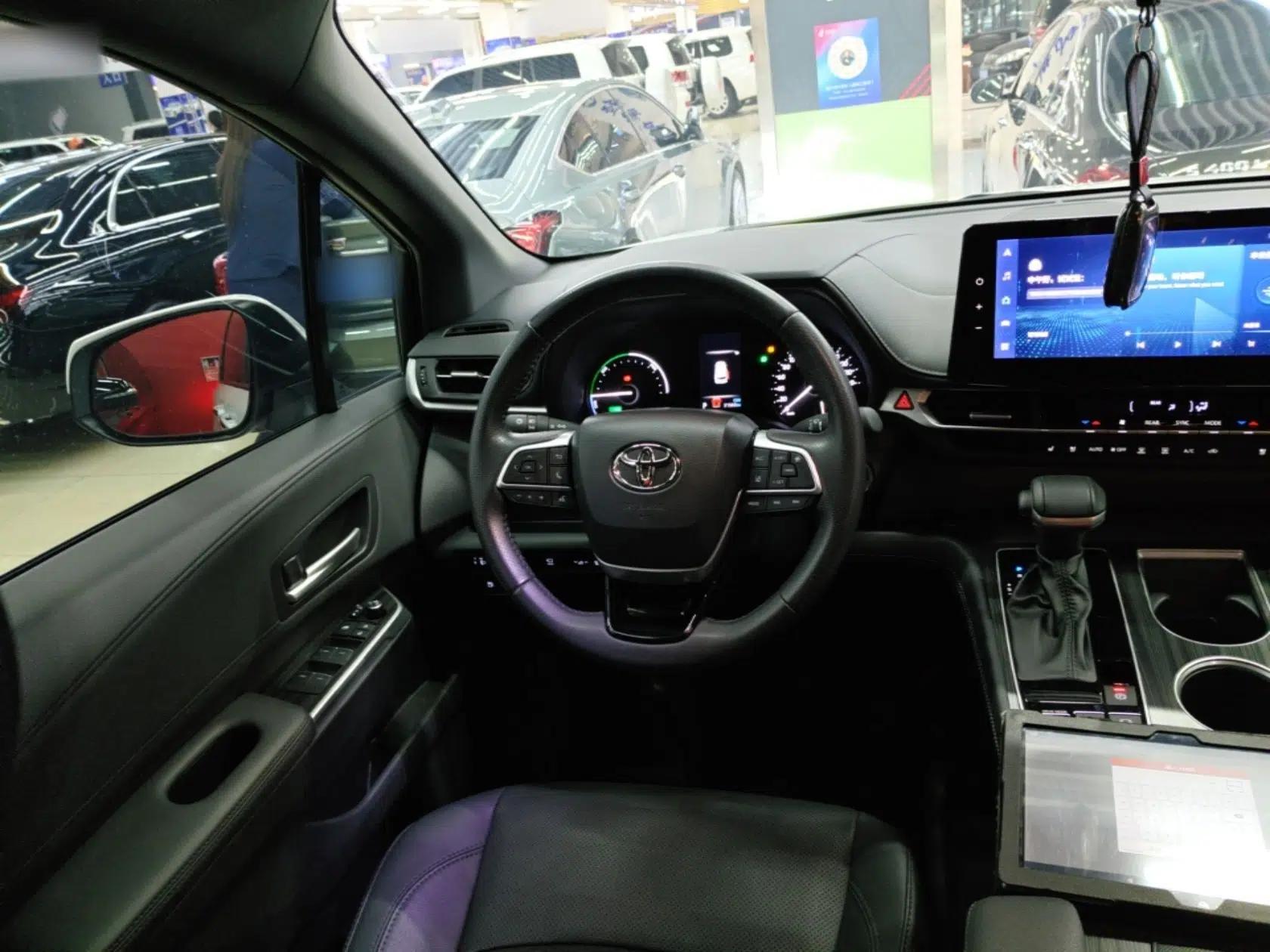 Toyota SIENNA 2023 2.5L Hybrid Deluxe Edition — миниатюра 14