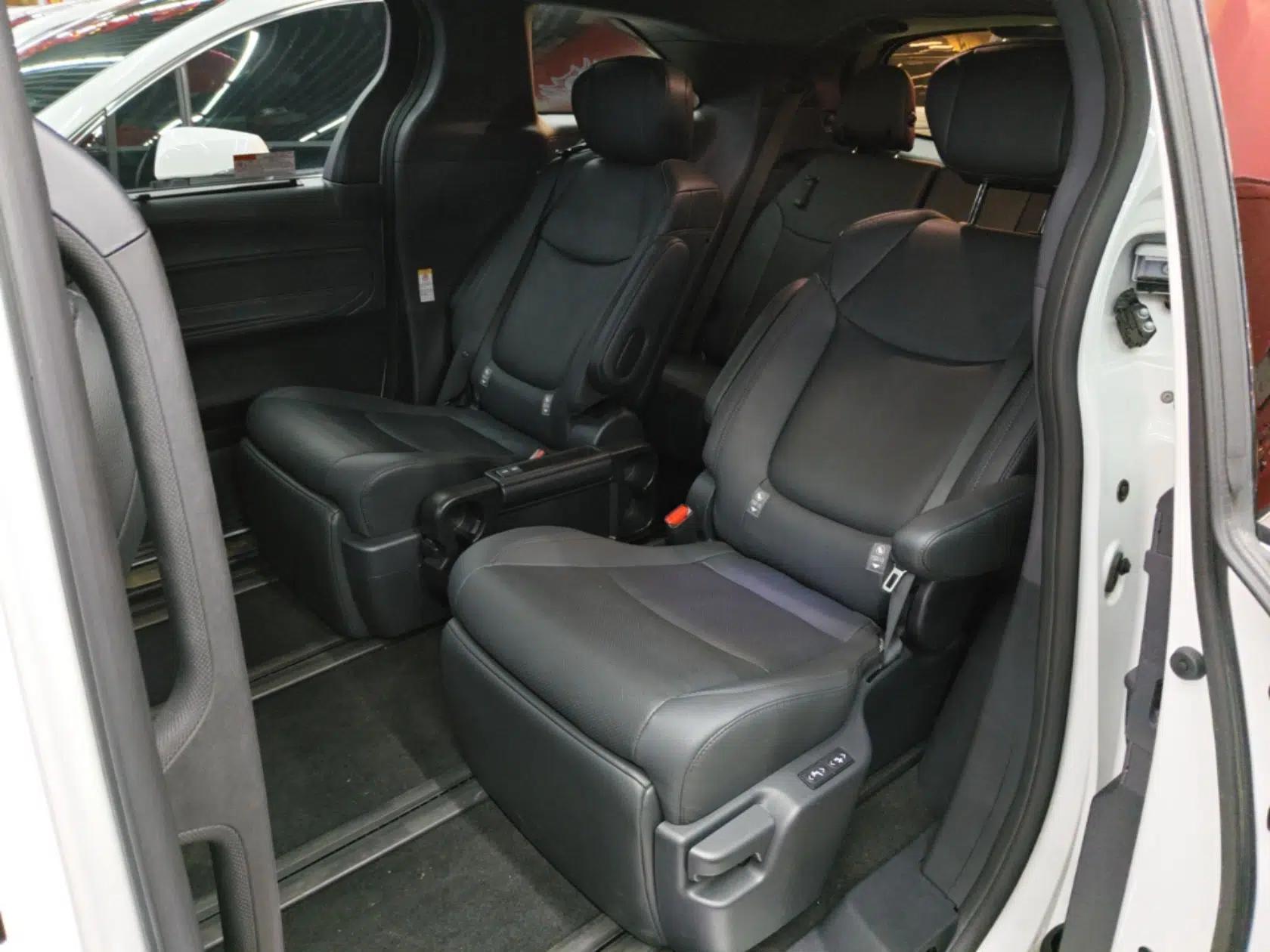 Toyota SIENNA 2023 2.5L Hybrid Deluxe Edition — миниатюра 20