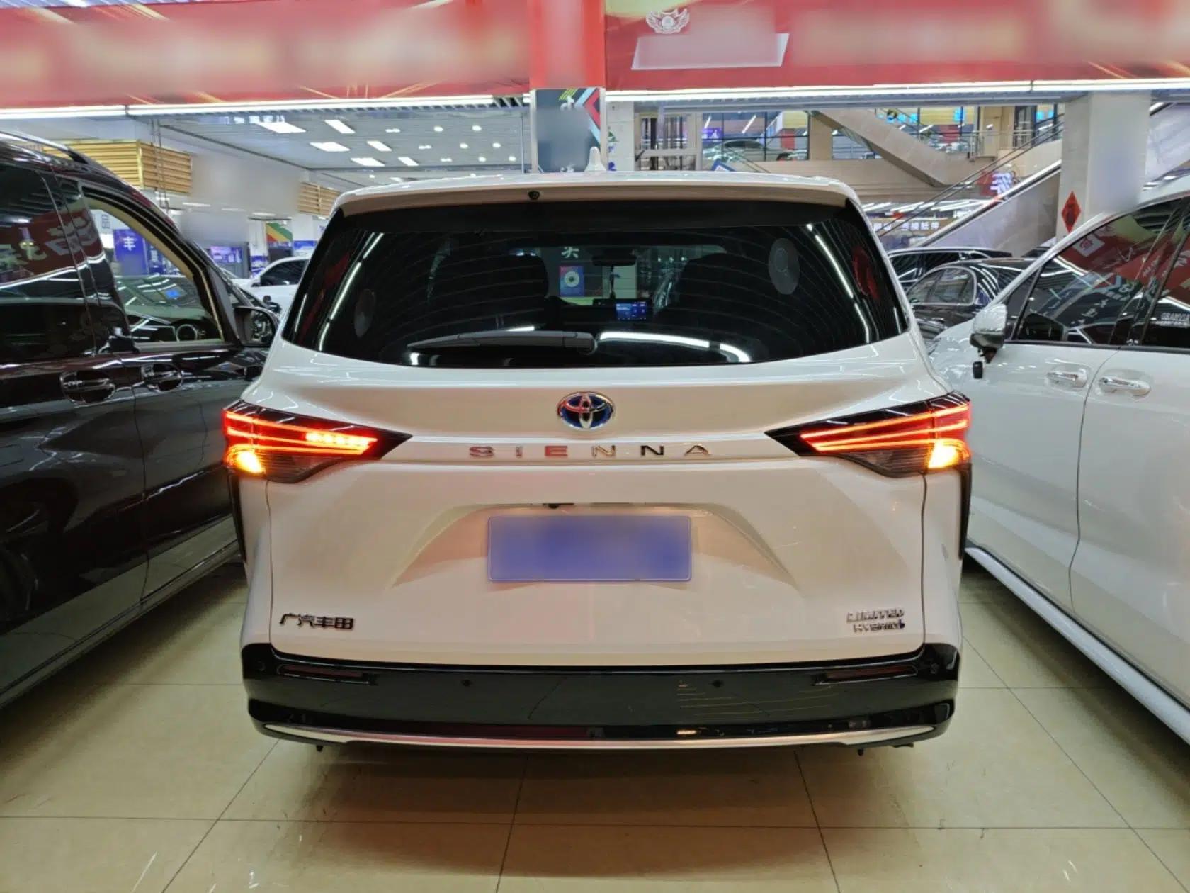 Toyota SIENNA 2023 2.5L Hybrid Deluxe Edition — миниатюра 5