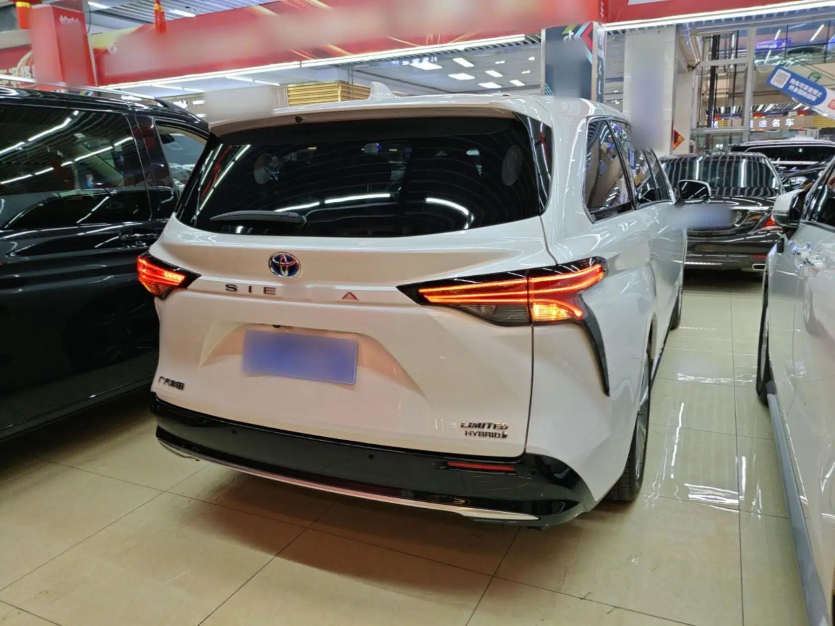 Toyota SIENNA 2023 2.5L Hybrid Deluxe Edition — миниатюра 6