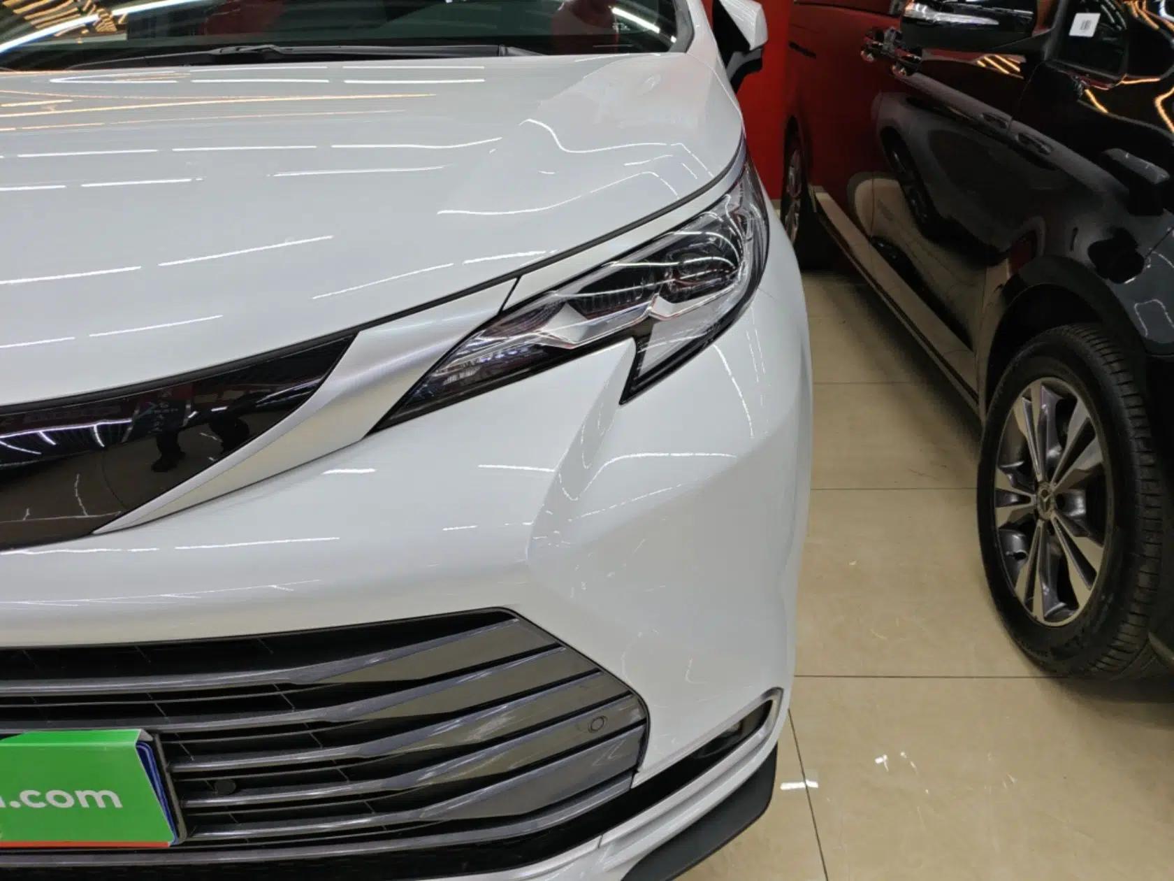 Toyota SIENNA 2023 2.5L Hybrid Deluxe Edition — миниатюра 9