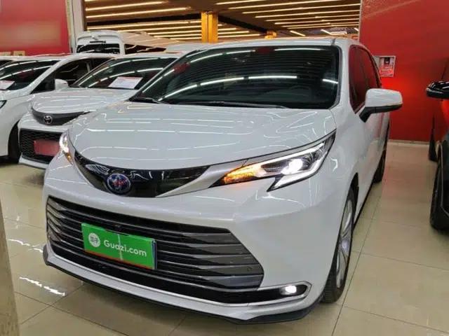 Toyota SIENNA 2023 2.5L Hybrid Deluxe Edition