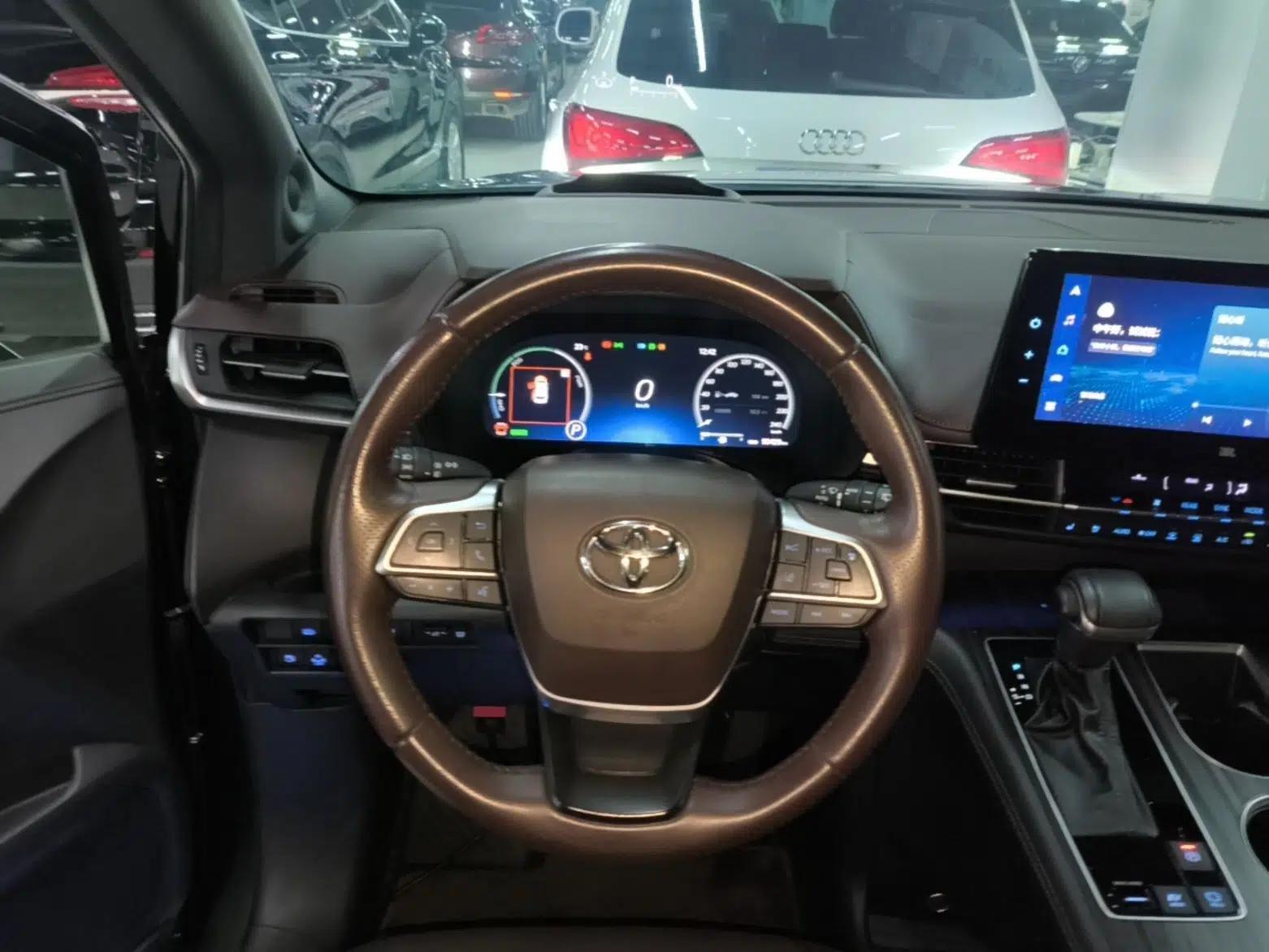 Toyota SIENNA 2021 2.5L Hybrid Platinum Edition — миниатюра 14