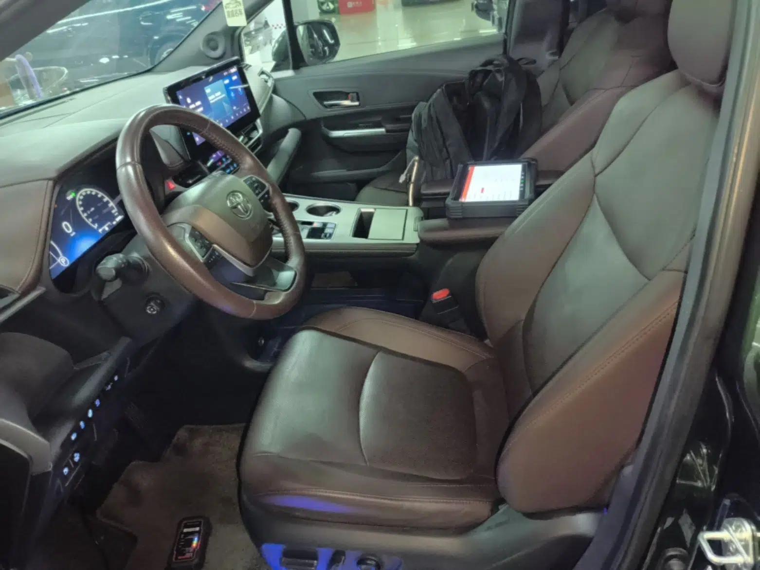 Toyota SIENNA 2021 2.5L Hybrid Platinum Edition — миниатюра 18