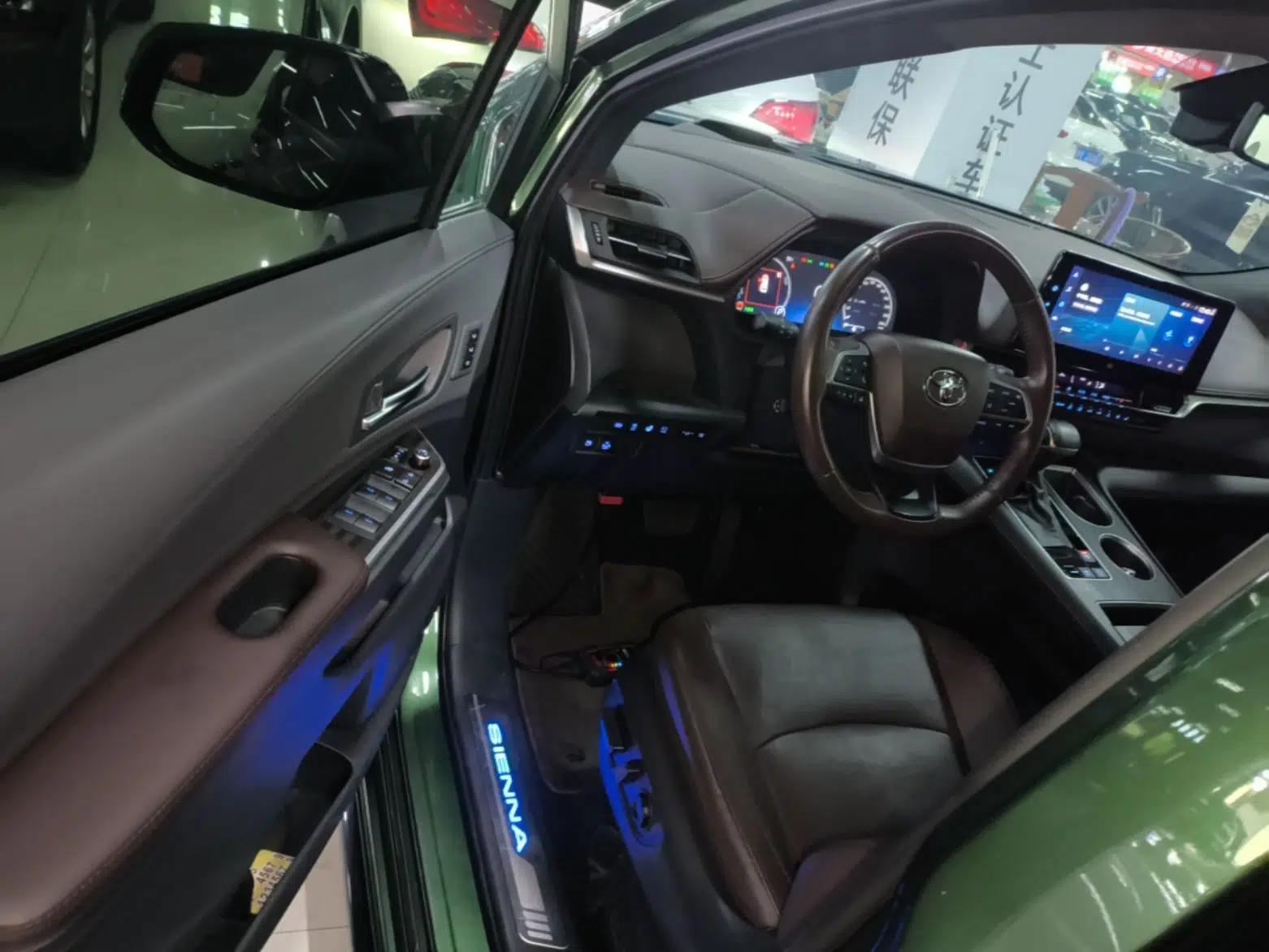 Toyota SIENNA 2021 2.5L Hybrid Platinum Edition — миниатюра 19