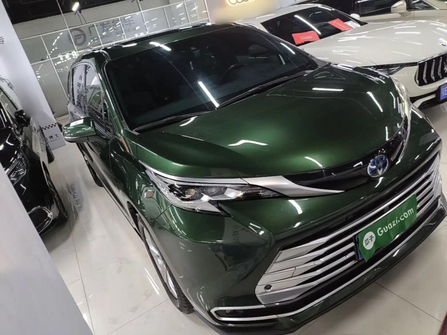 Toyota SIENNA 2021 2.5L Hybrid Platinum Edition — миниатюра 3