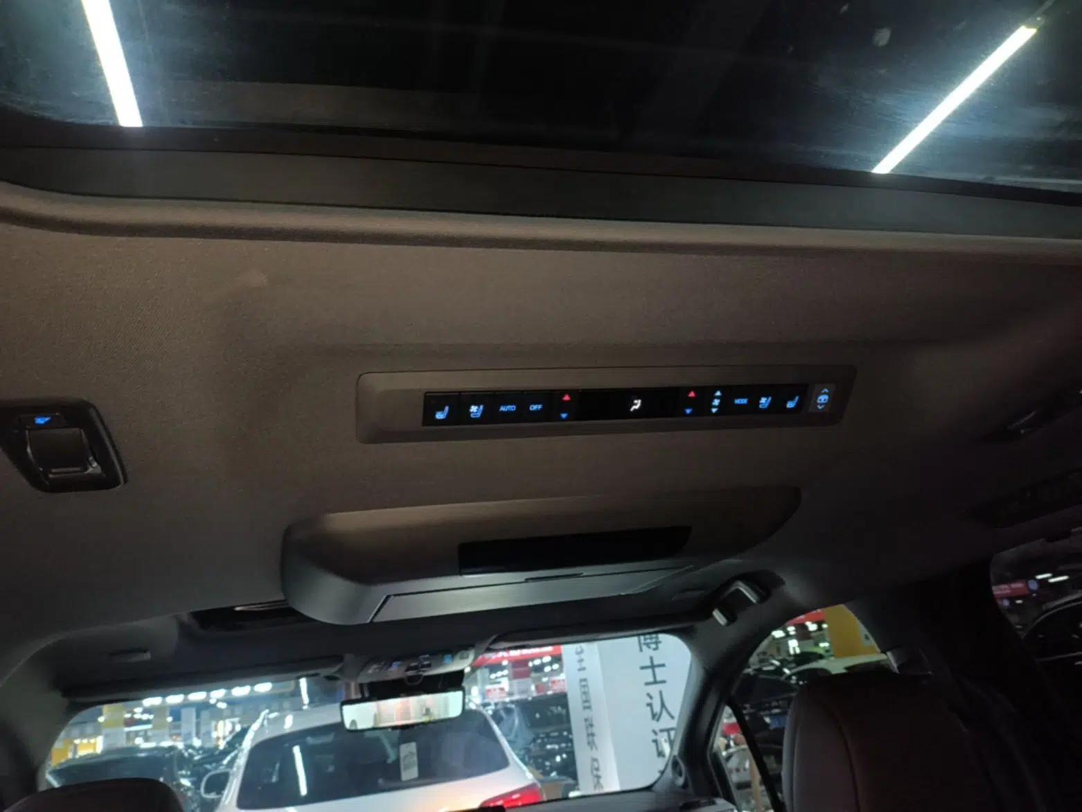Toyota SIENNA 2021 2.5L Hybrid Platinum Edition — миниатюра 21