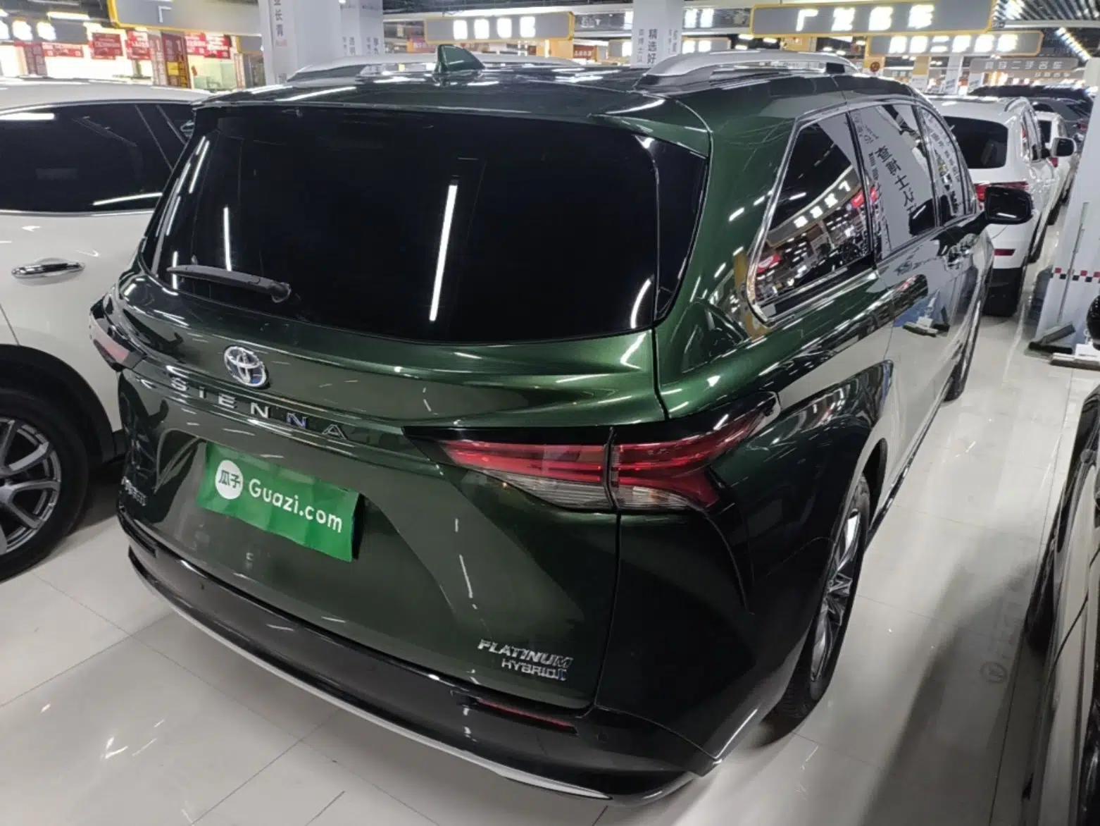 Toyota SIENNA 2021 2.5L Hybrid Platinum Edition — миниатюра 6
