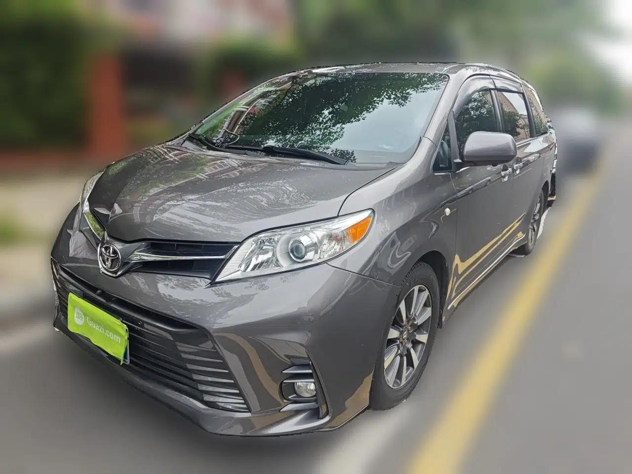 Toyota SIENNA  — миниатюра 1