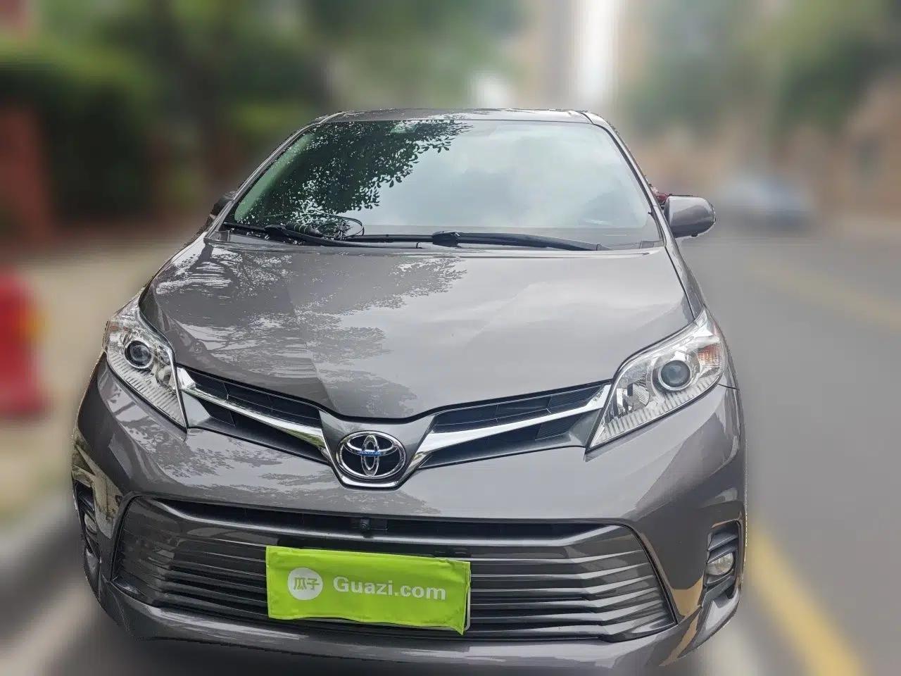 Toyota SIENNA  — миниатюра 2