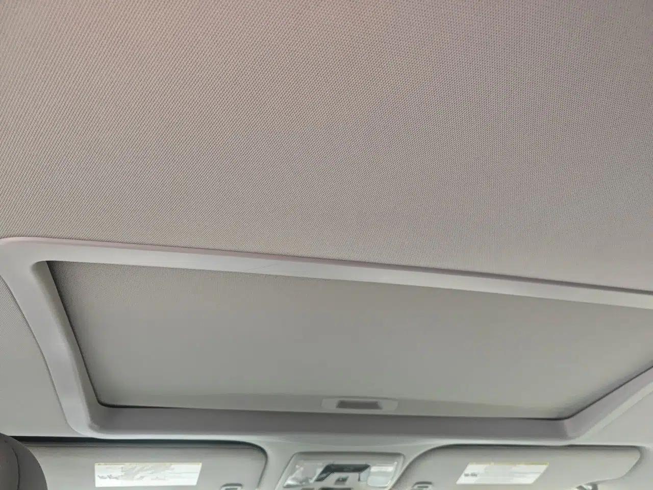 Toyota SIENNA  — миниатюра 19
