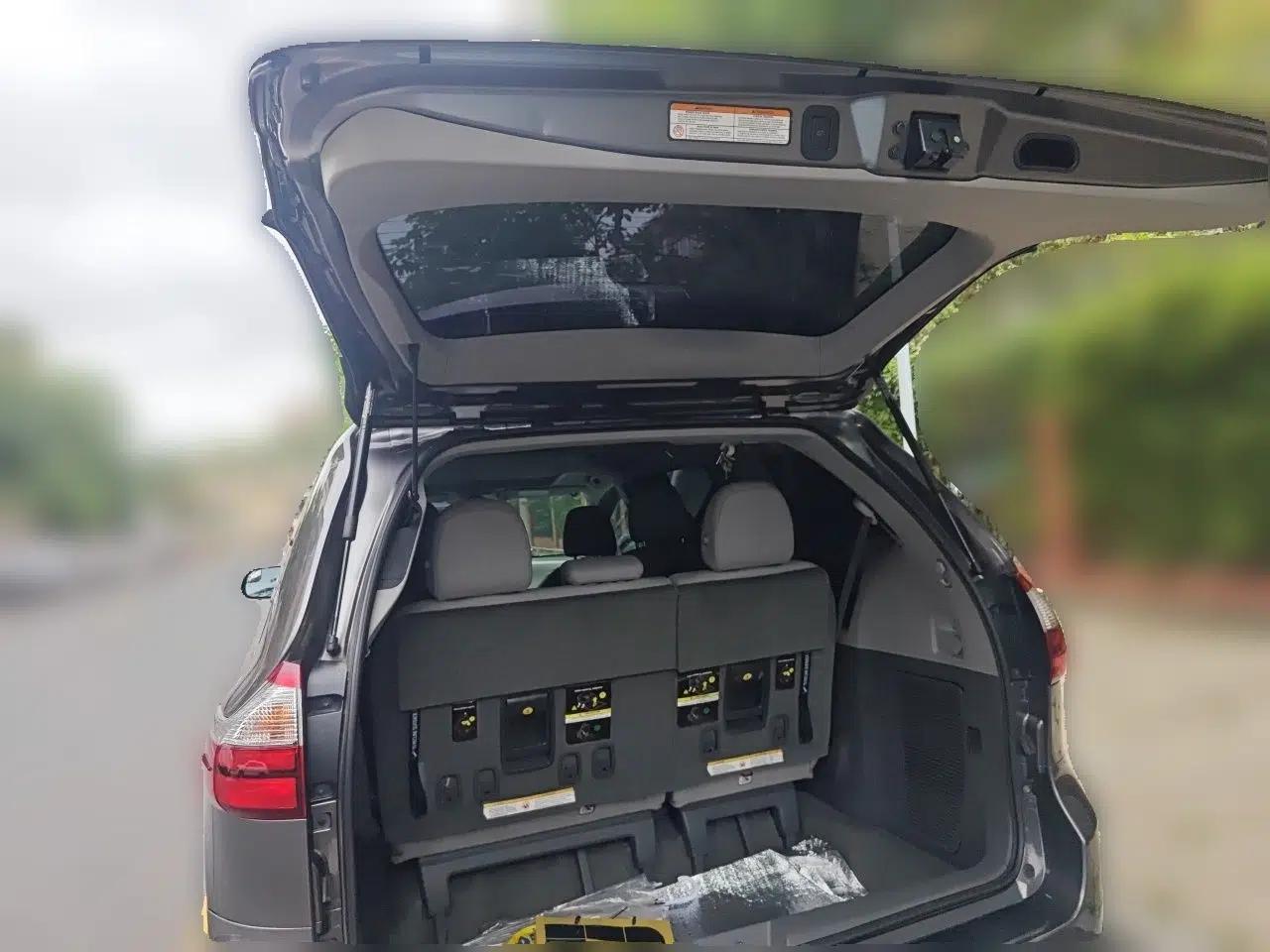 Toyota SIENNA  — миниатюра 20