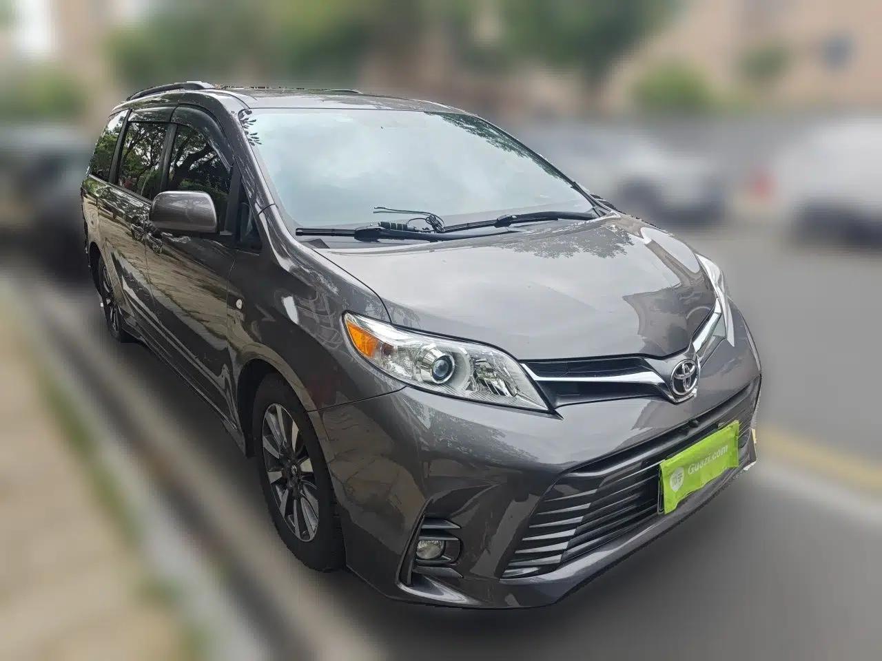 Toyota SIENNA  — миниатюра 3