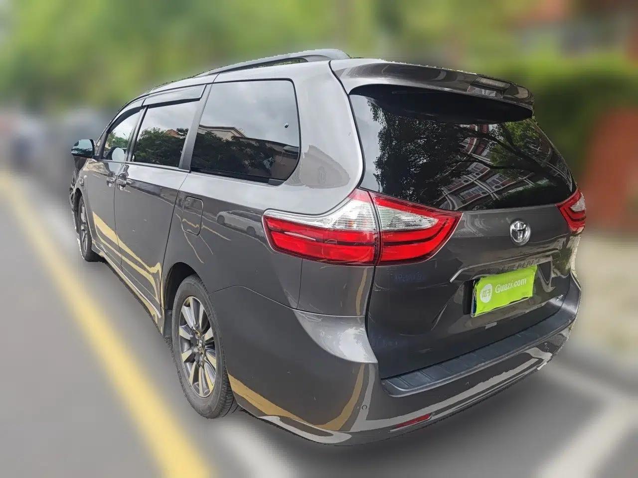 Toyota SIENNA  — миниатюра 4
