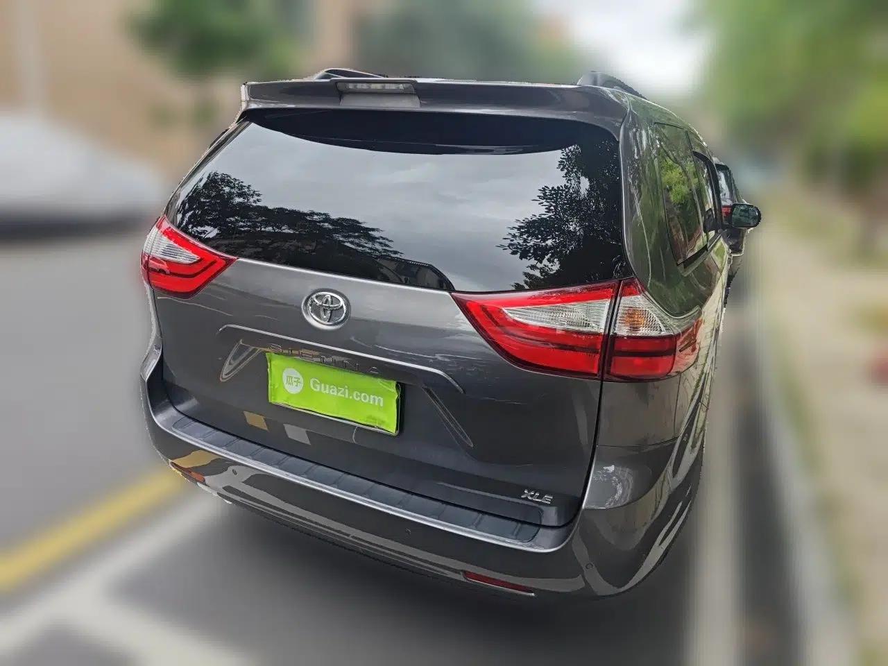 Toyota SIENNA  — миниатюра 5