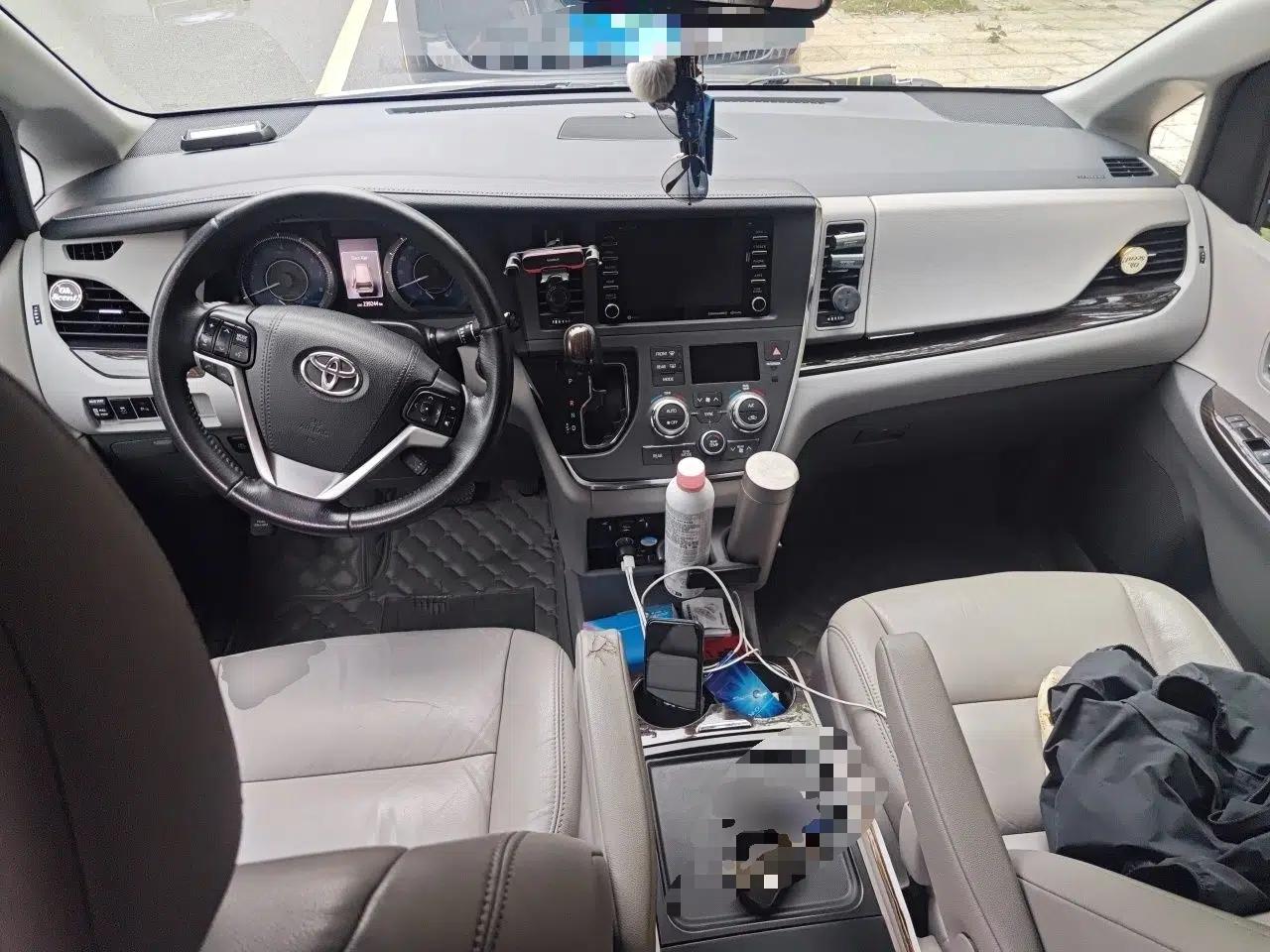 Toyota SIENNA  — миниатюра 10