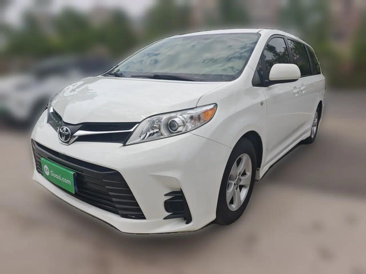 Toyota SIENNA  — миниатюра 1