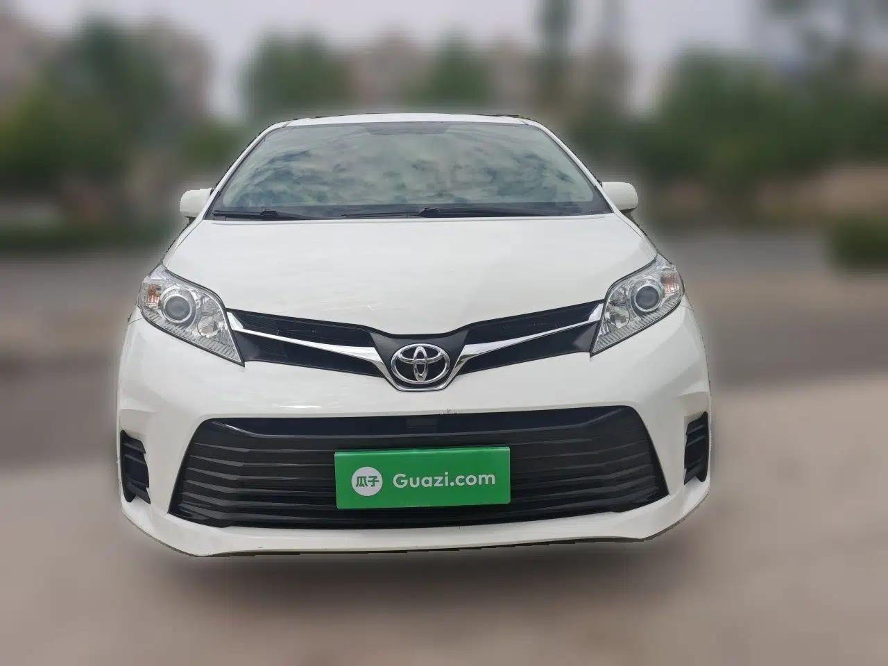Toyota SIENNA  — миниатюра 2