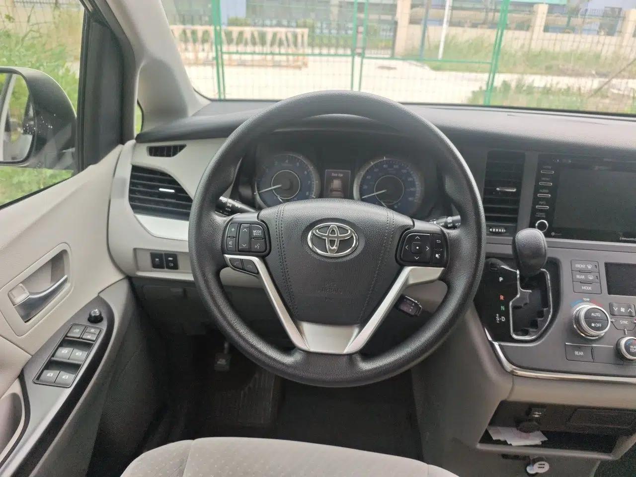 Toyota SIENNA  — миниатюра 11
