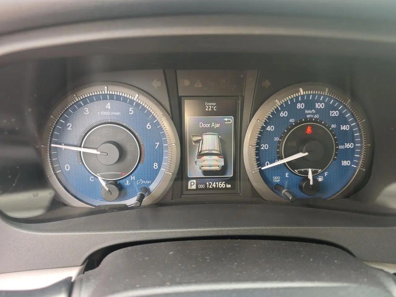 Toyota SIENNA  — миниатюра 12