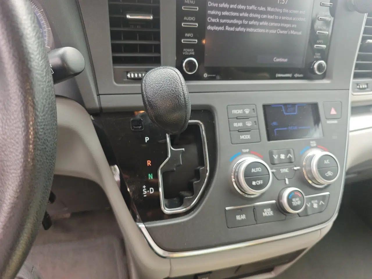 Toyota SIENNA  — миниатюра 15