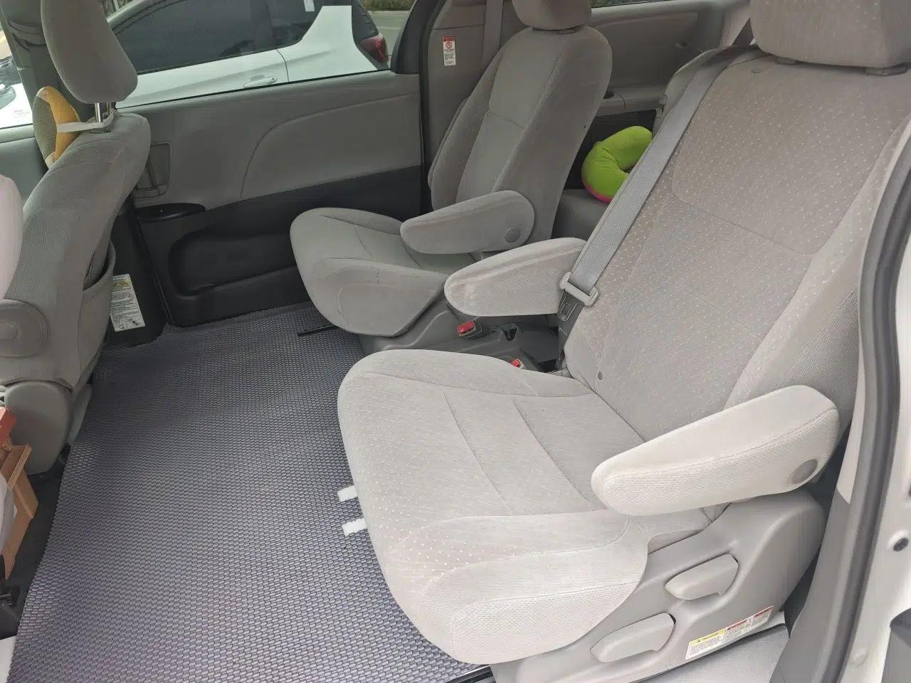Toyota SIENNA  — миниатюра 18
