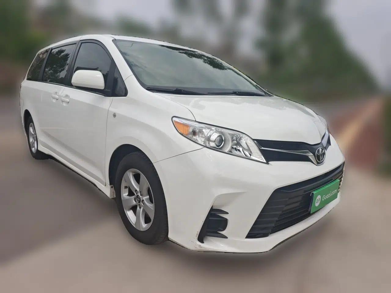 Toyota SIENNA  — миниатюра 3