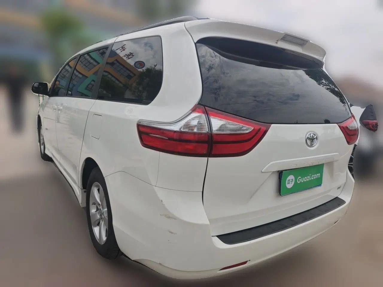 Toyota SIENNA  — миниатюра 4