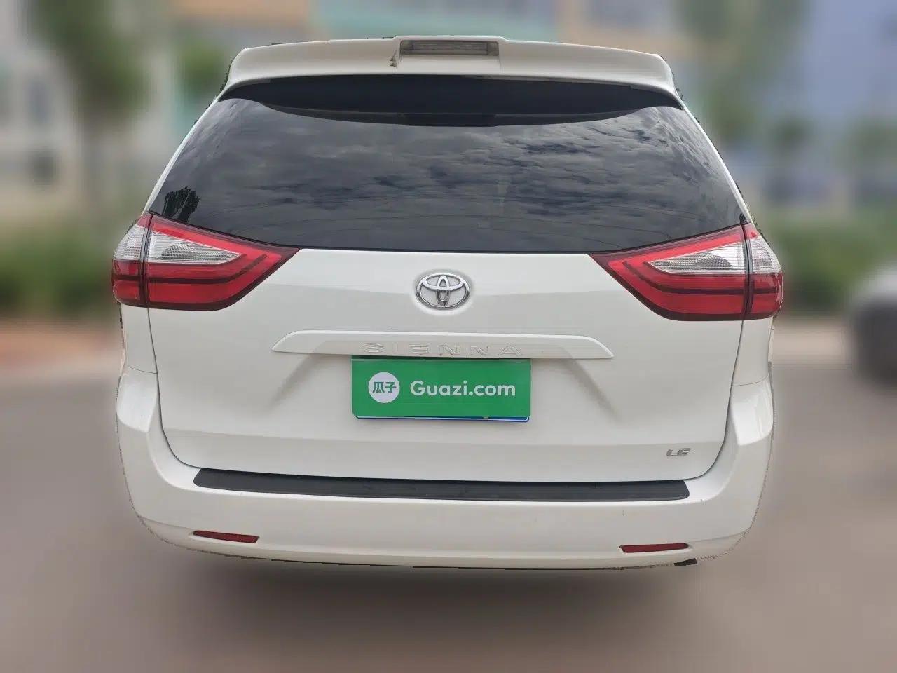 Toyota SIENNA  — миниатюра 5