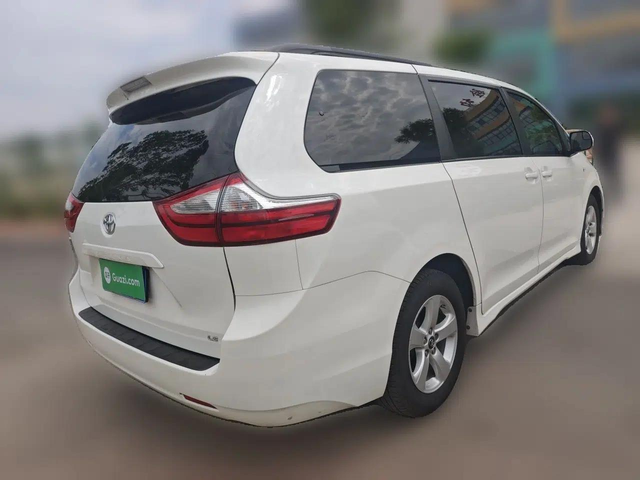 Toyota SIENNA  — миниатюра 6