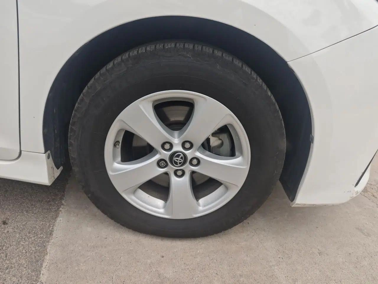 Toyota SIENNA  — миниатюра 8