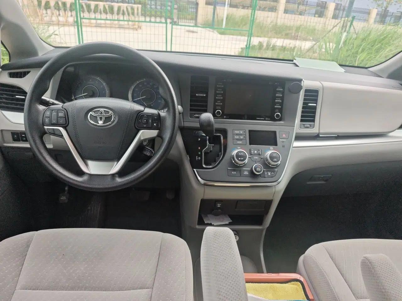Toyota SIENNA  — миниатюра 10