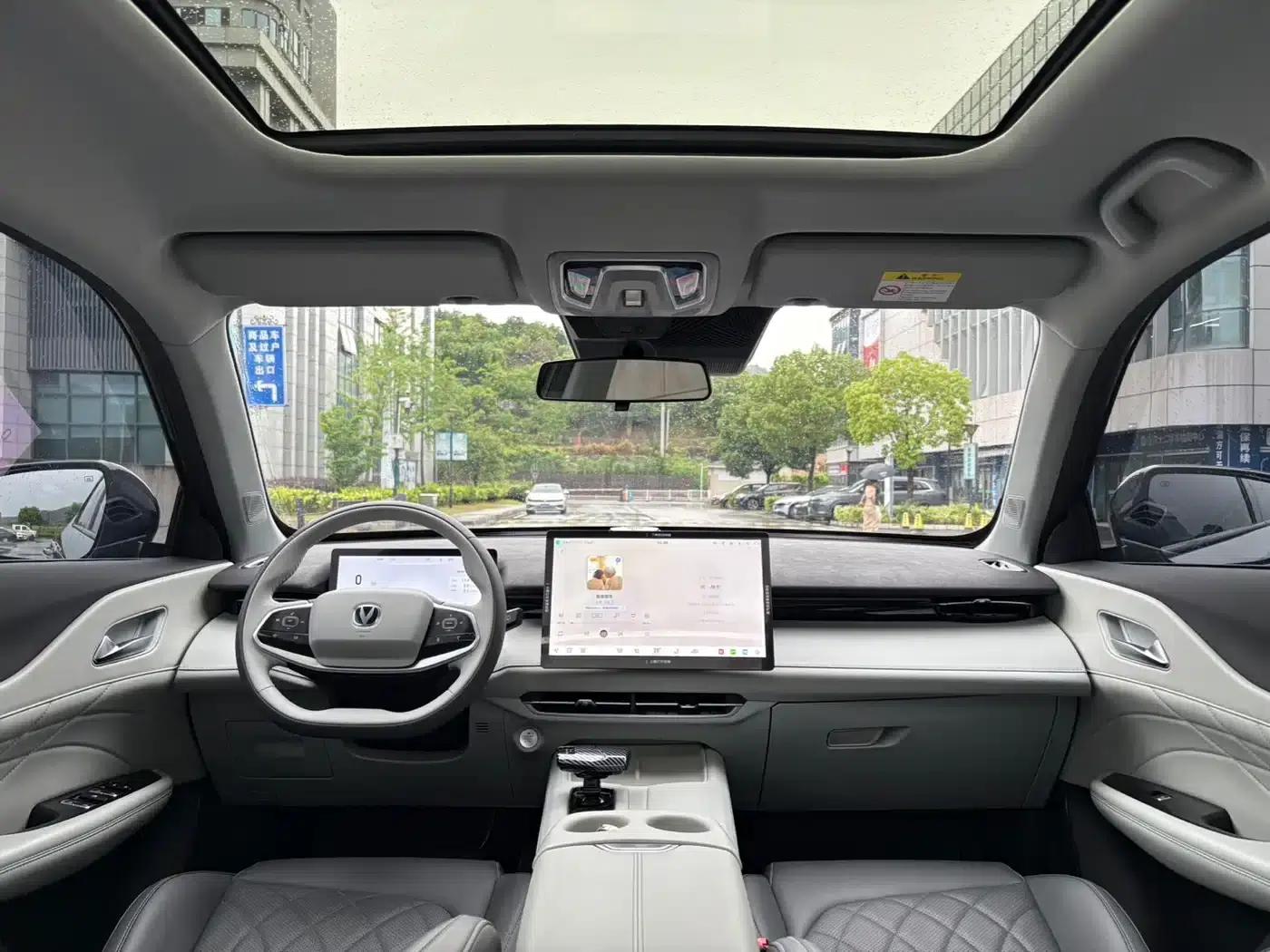 Changan UNI-Z New Energy 2024 Blue Whale Smart Electric iDD 125km Superior Edition — миниатюра 8