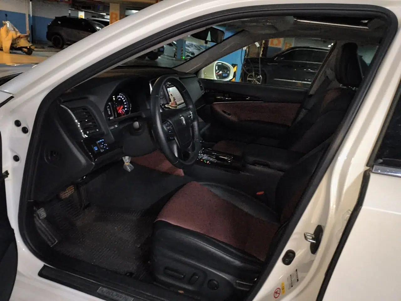 Toyota Crown 2018 2.0T Sport Edition — миниатюра 13