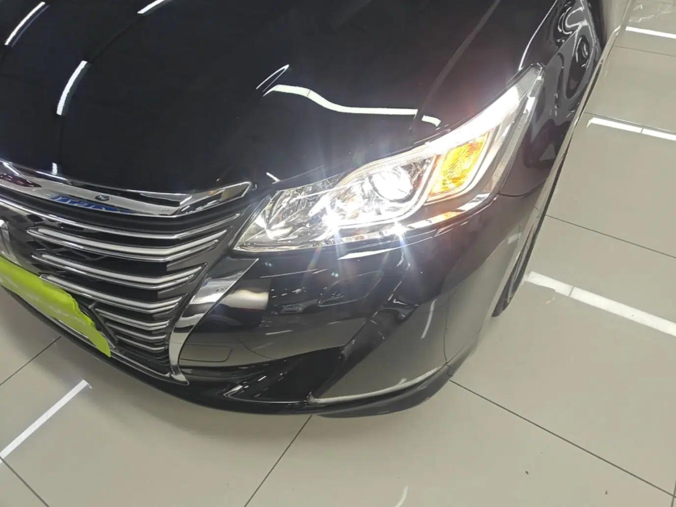Toyota Crown 2015 2.0T Fashion Edition — миниатюра 2
