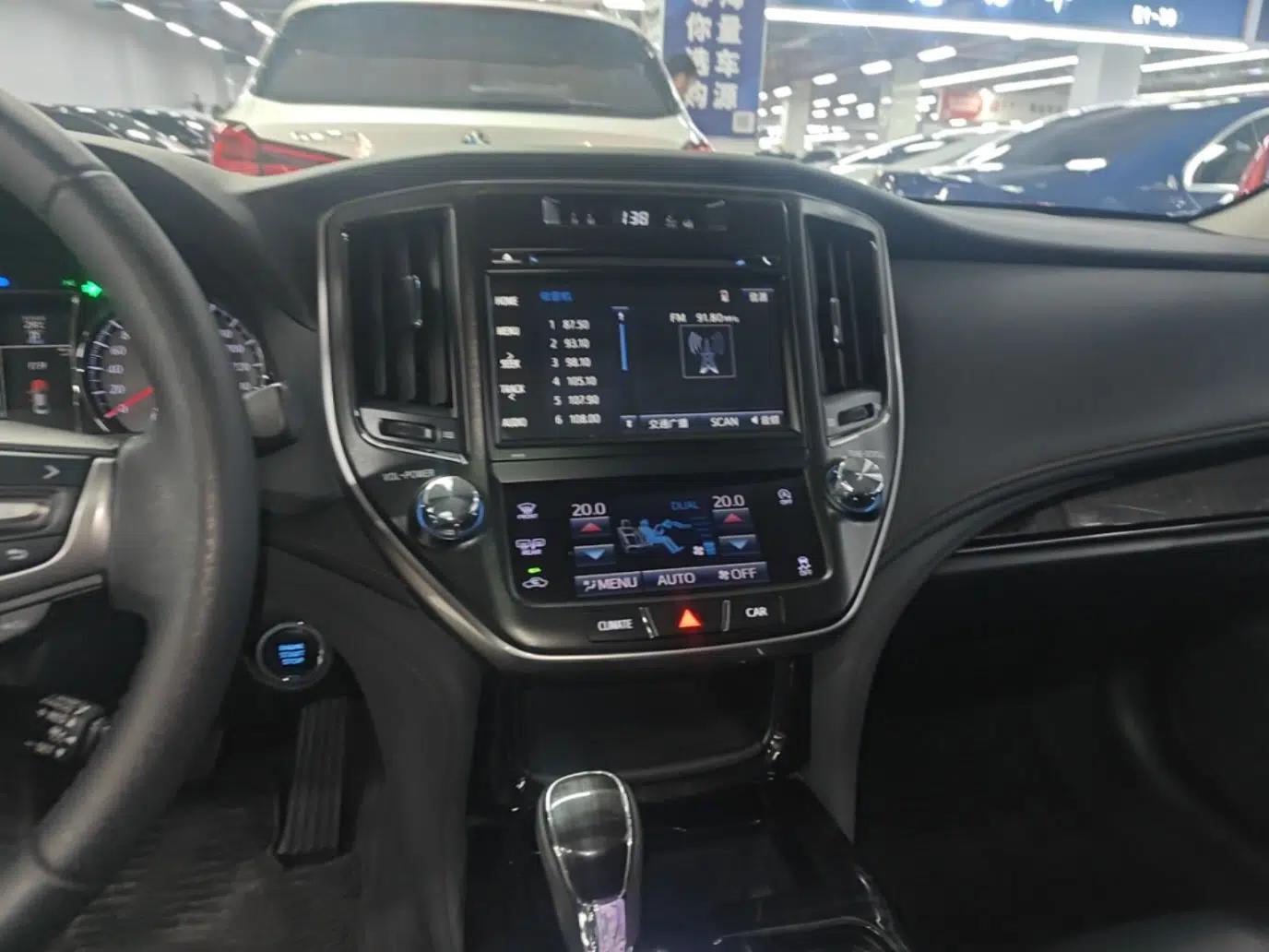 Toyota Crown 2015 2.0T Fashion Edition — миниатюра 11