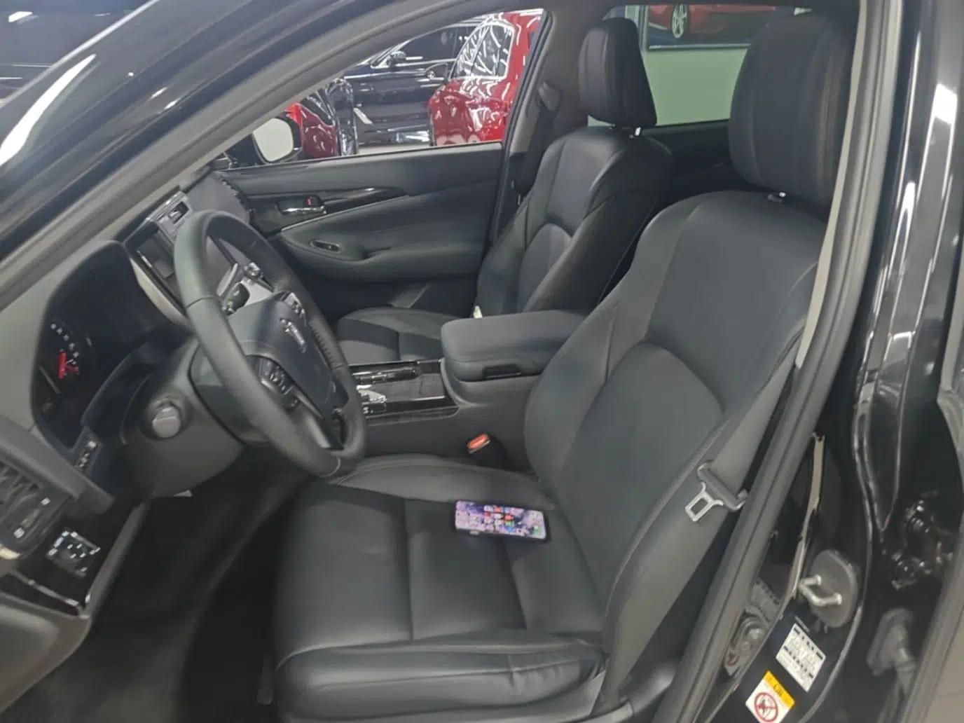 Toyota Crown 2015 2.0T Fashion Edition — миниатюра 13