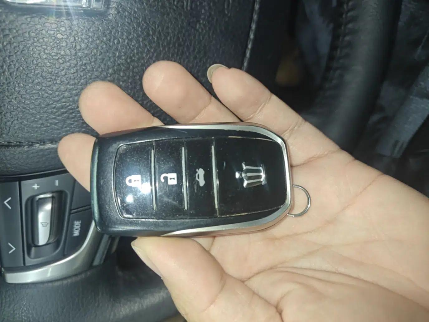 Toyota Crown 2015 2.0T Fashion Edition — миниатюра 16