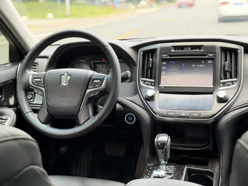 Toyota Crown 2015 2.0T Fashion Edition — миниатюра 17