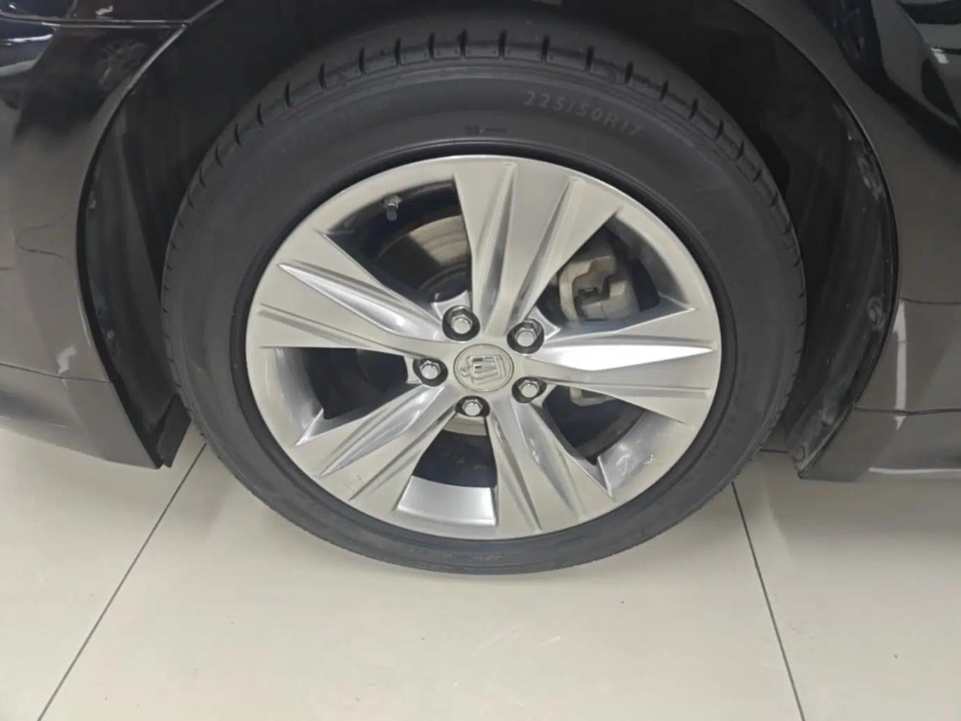 Toyota Crown 2015 2.0T Fashion Edition — миниатюра 3