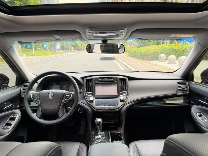 Toyota Crown 2015 2.0T Fashion Edition — миниатюра 21