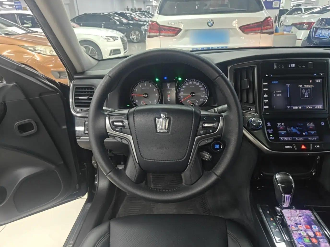 Toyota Crown 2015 2.0T Fashion Edition — миниатюра 9