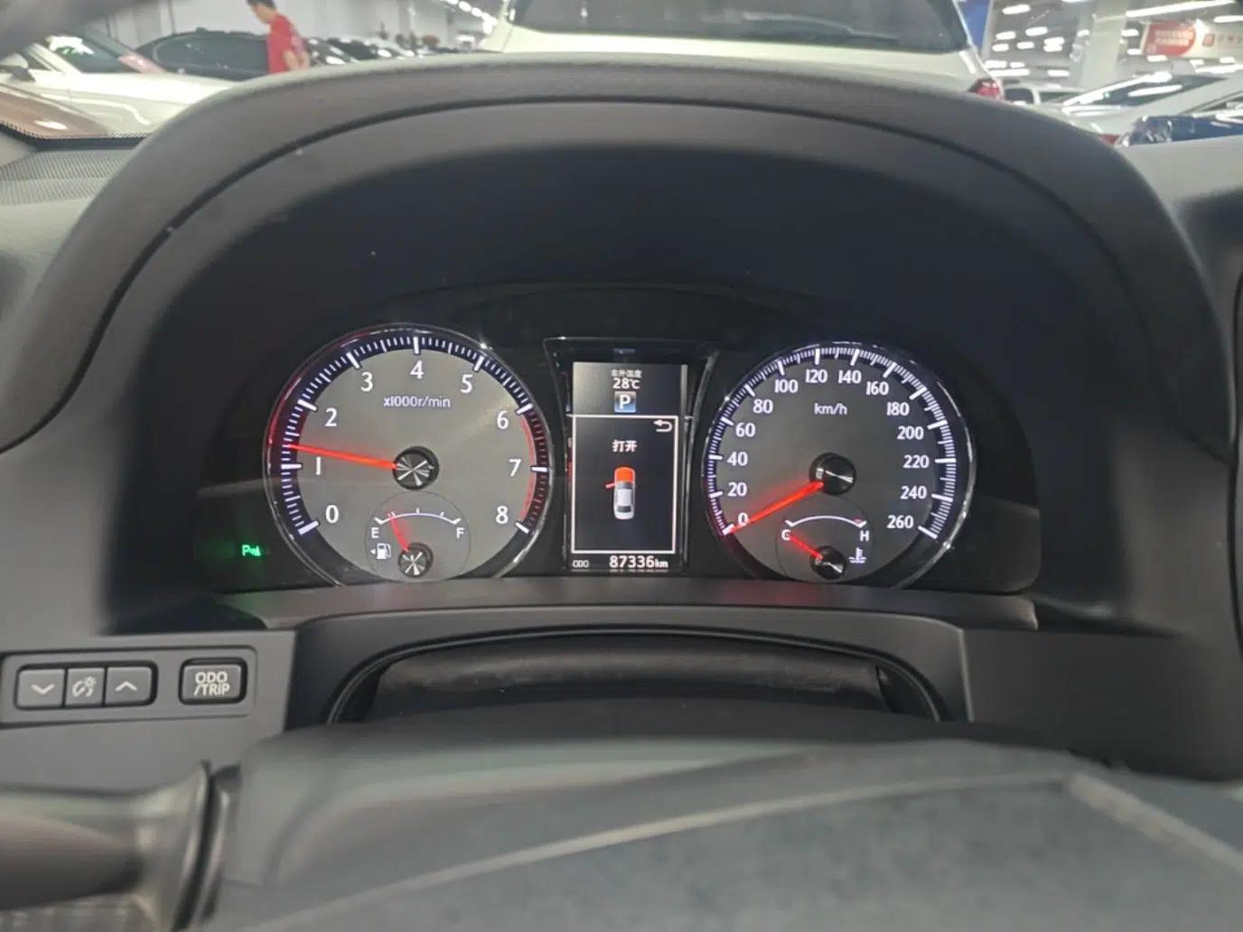 Toyota Crown 2015 2.0T Fashion Edition — миниатюра 10