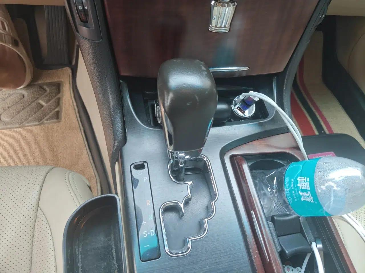 Toyota Crown 2010 2.5L Royal Leather Sunroof Edition — миниатюра 15