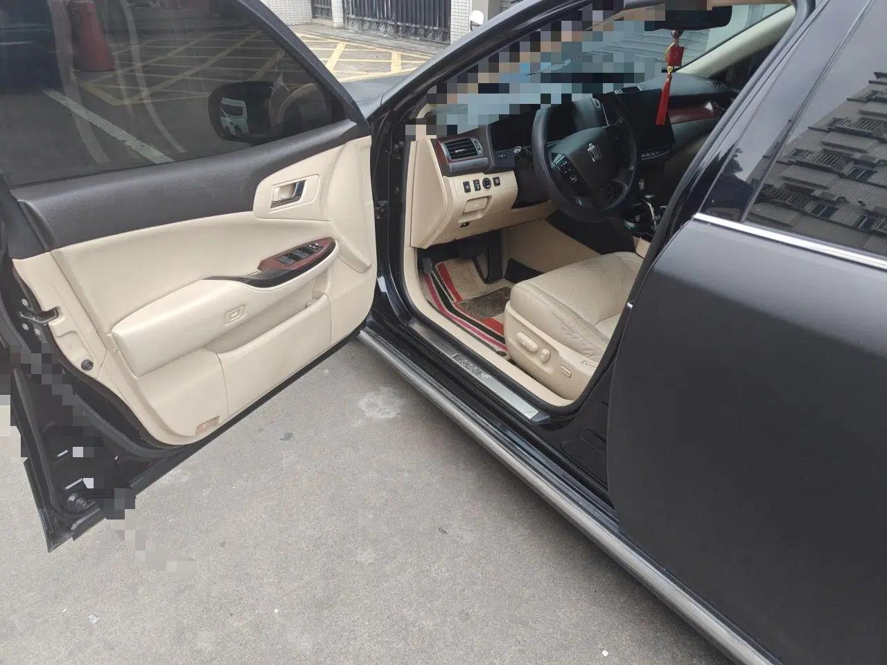 Toyota Crown 2010 2.5L Royal Leather Sunroof Edition — миниатюра 17