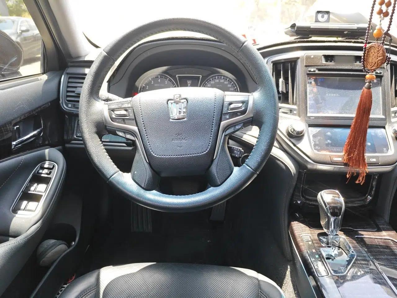 Toyota Crown 2015 2.0T Fashion Edition — миниатюра 11