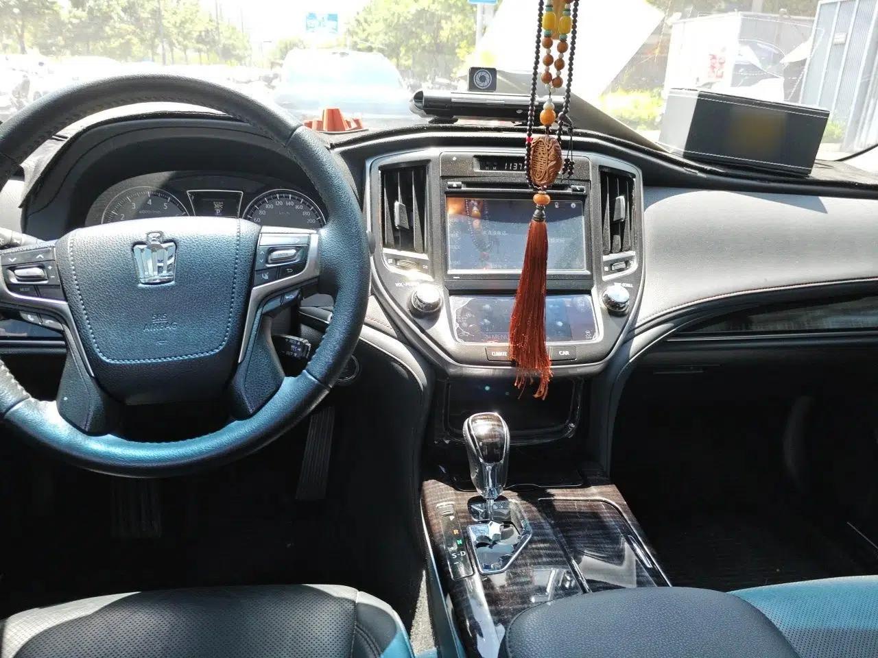 Toyota Crown 2015 2.0T Fashion Edition — миниатюра 10