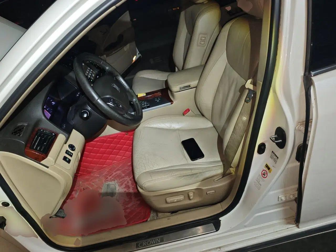 Toyota Crown 2012 2.5L Royal Leather Edition — миниатюра 16